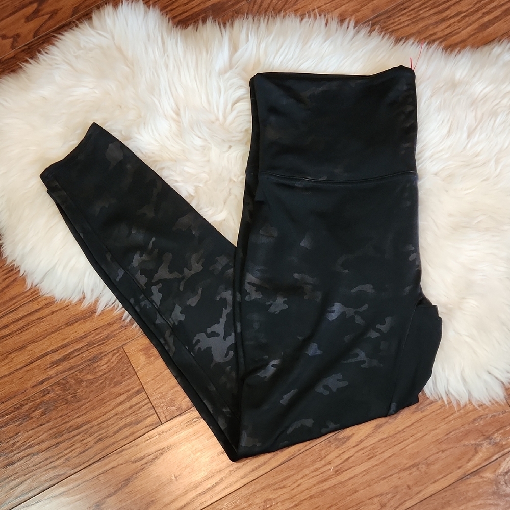 SPANX Faux Leather Matte Camo Seamless Plus Leggings